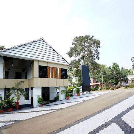 Oyo 6526 Ap Residency City Sultan Bathery Esterno foto