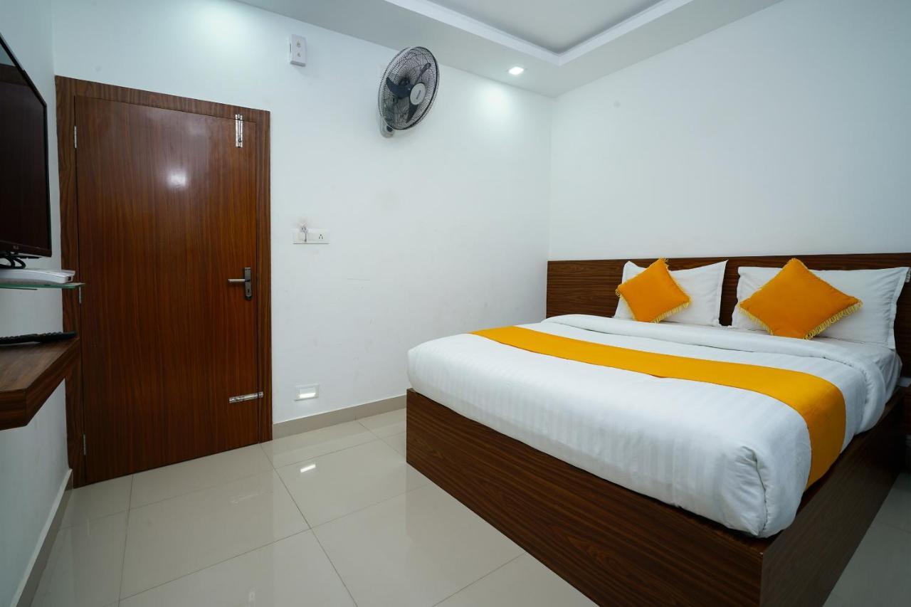 Oyo 6526 Ap Residency City Sultan Bathery Esterno foto